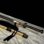 Golden Gang Battle Sword - Image 3